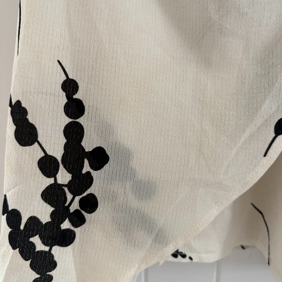 Selfie Leslie Floral Wrap Mini Dress in White/Black - Picture 7 of 10